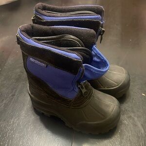 Blue snow boot water proof